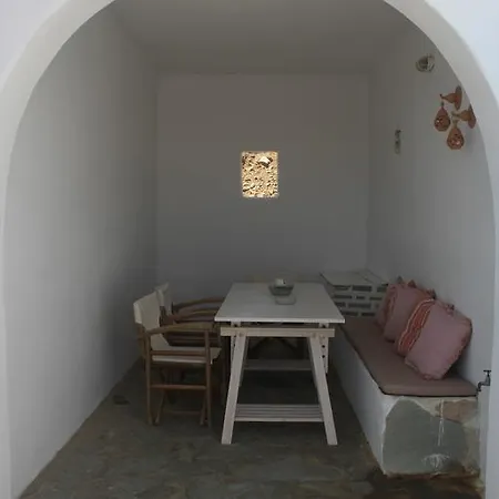 Vourni House *